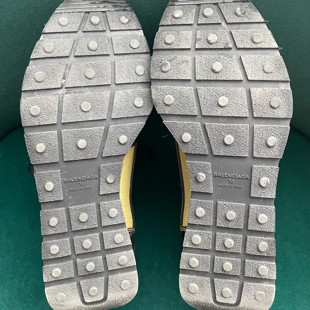 BALENCIAGA GOLD RACE RUNNER SNEAKERS - Picture 6 of 9